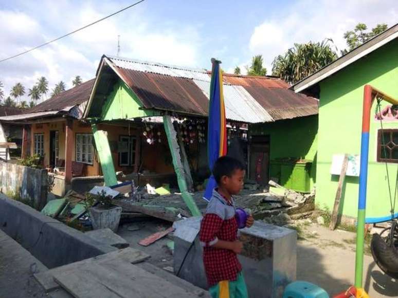 Destruição provocada por terremoto em Donggala, Indonésia