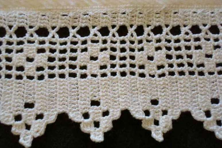 66. Bico de crochê branco com desenhos diferentes. Foto de Tapetes Crochê
