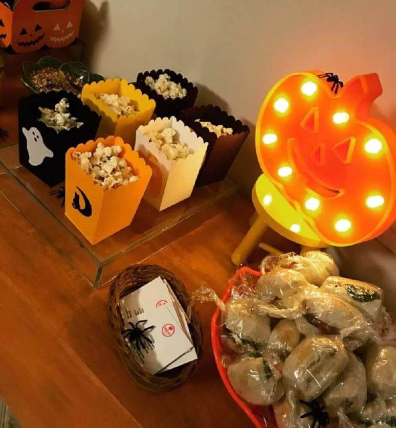 29. No mercado é possível encontrar diversos artigos que podem incrementar a decoração de Halloween – Foto: Cerejeira Eventos