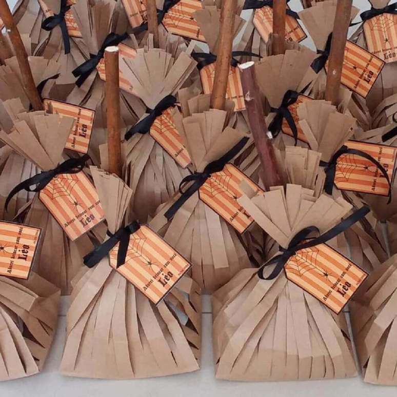 65. N&atilde;o se esque&ccedil;a de caprichar nas embalagens das lembrancinhas de Halloween &ndash; Foto: Festa Esporte Clube