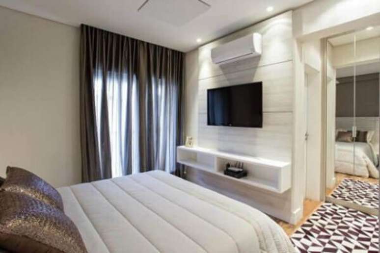 18- No painel para quarto foram embutidos &agrave; tv e o ar condicionado. Fonte: Casar &Eacute;&hellip;