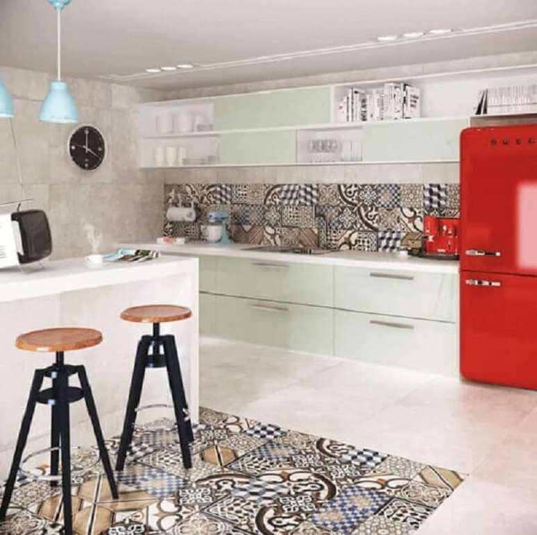 54- O revestimento para cozinha é usado no chão e na parede para destacar os ambientes. Fonte: Pinterest