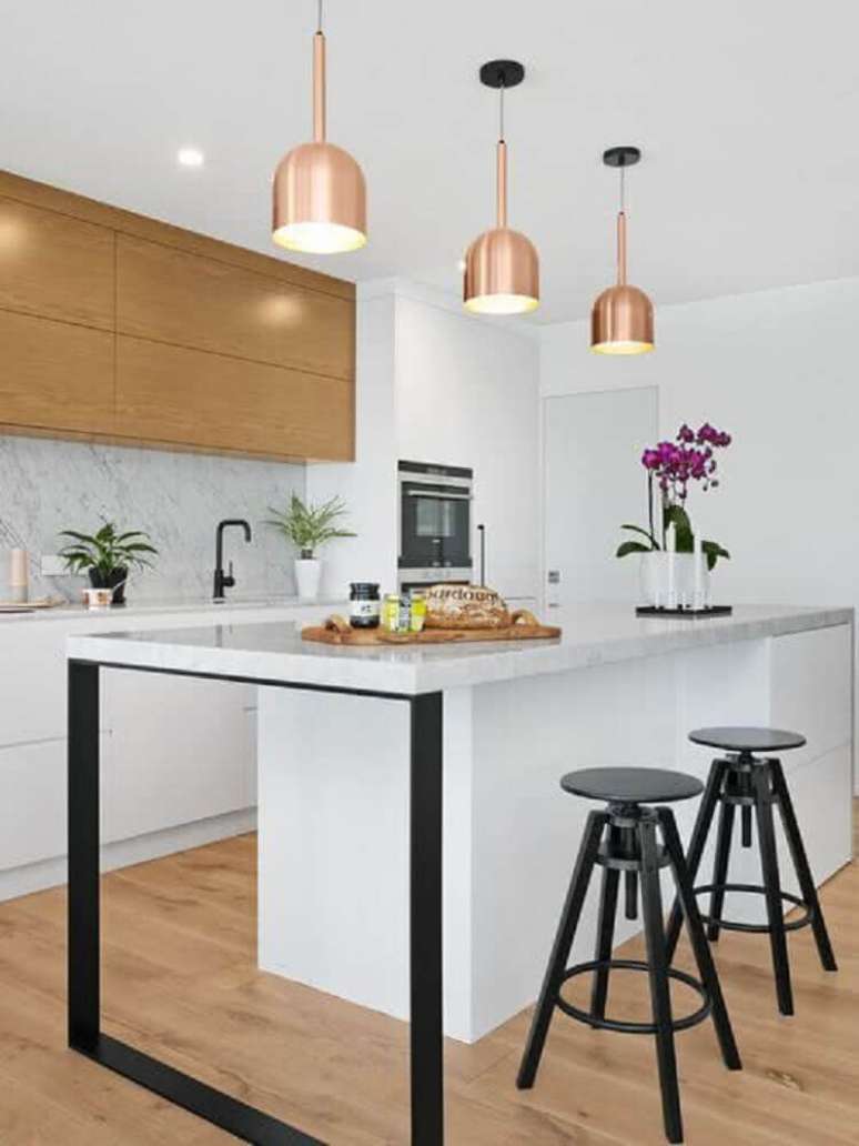 10. O m&aacute;rmore al&eacute;m de muito sofisticado, &eacute; um tipo de revestimento para cozinha que nunca sai de moda.