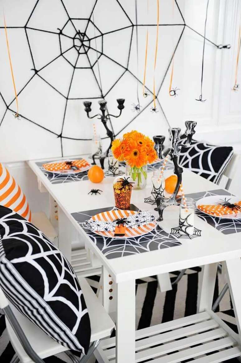 69. Voc&ecirc; tamb&eacute;m pode reproduzir teias de aranhas para a decora&ccedil;&atilde;o de Halloween &ndash; Foto: Notey