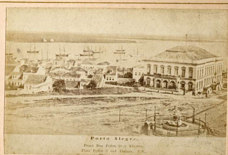 Vista do Teatro São Pedro, em Porto Alegre, em 1881; no local, apresentação libertou 21 crianças escravas