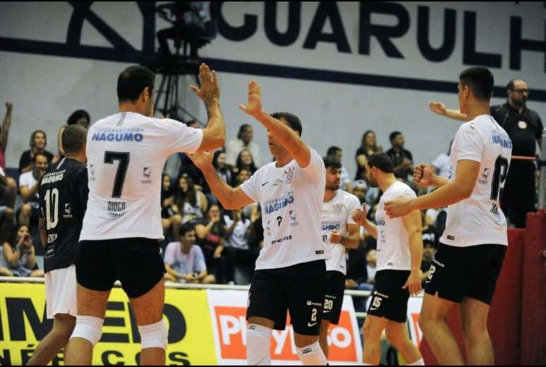 CORINTHIANS-GUARULHOS 3x2 VÔLEI RIBEIRÃO (Foto: Divulgação)