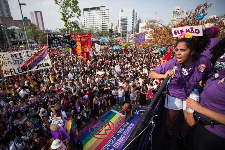 Em São Paulo, o ato "Mulheres contra Bolsonaro" ocorreu no Largo do Batata; o movimento contou com o apoio de partidos de esquerda e reuniu também artistas, que se apresentaram em um carro de som