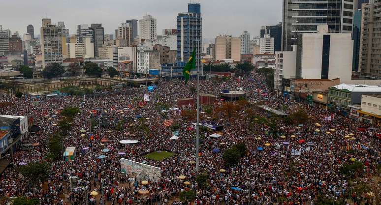 Manifestação liderada por mulheres lotou Largo da Batata, em São Paulo; para especialista, foi o maior protesto de mulheres na história do Brasil