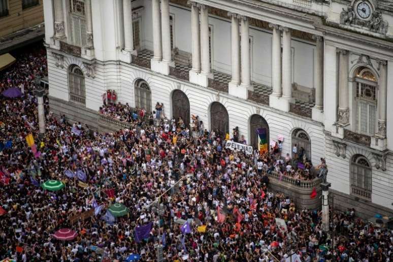 Mulheres foram às ruas na Cinelândia, no Rio de Janeiro; outros atos foram registrados em 114 cidades