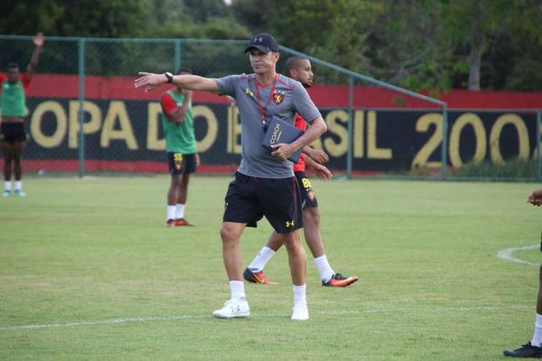 Milton Mendes faz sua estreia no comando do Sport contra o Atlético-MG