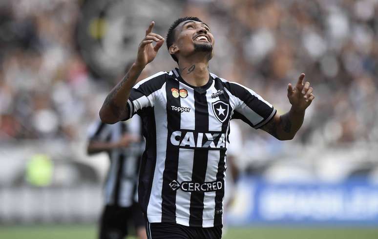 Kieza comemora gol do Botafogo