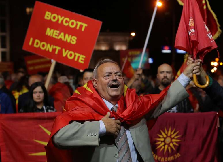 Protestos na Macedônia pedem boicote do referendo