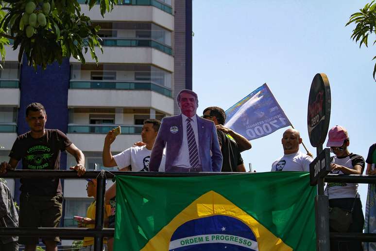 Manifestantes fazem ato pró-Bolsonaro em Manaus