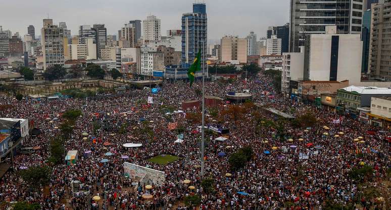 Manifestação liderada por mulheres lotou Largo da Batata, em São Paulo, no sábado, 29