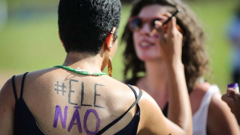 Pesquisa da USP feita entre manifestantes que foram ao ato #EleNão, em São Paulo, indica que composição foi homogênea, com maioria de esquerda, branca e com escolaridade e renda elevadas