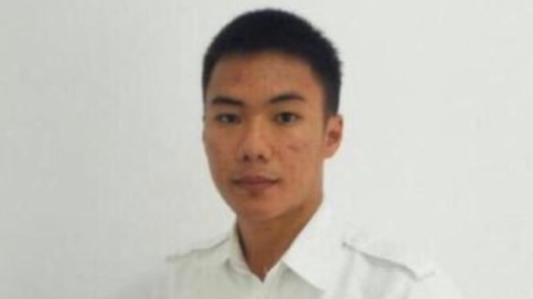 Anthonius Gunawan Agung, de 21 anos, se recusou a deixar seu posto na torre de controle até que avião decolasse em segurança