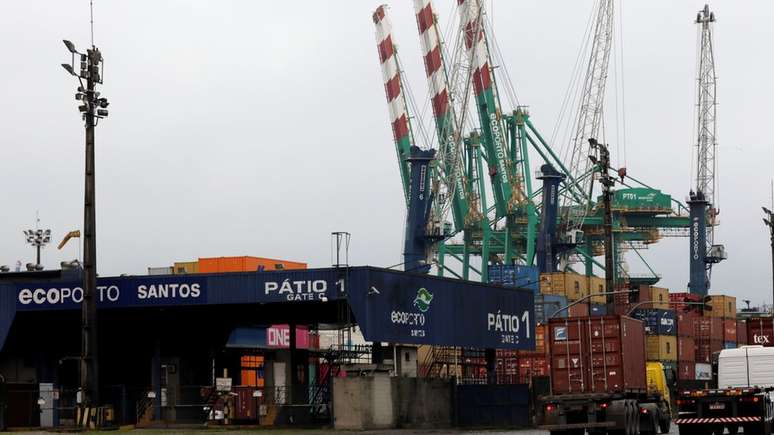 Brasil é considerado um país fechado em comércio internacional; na foto, o Porto de Santos