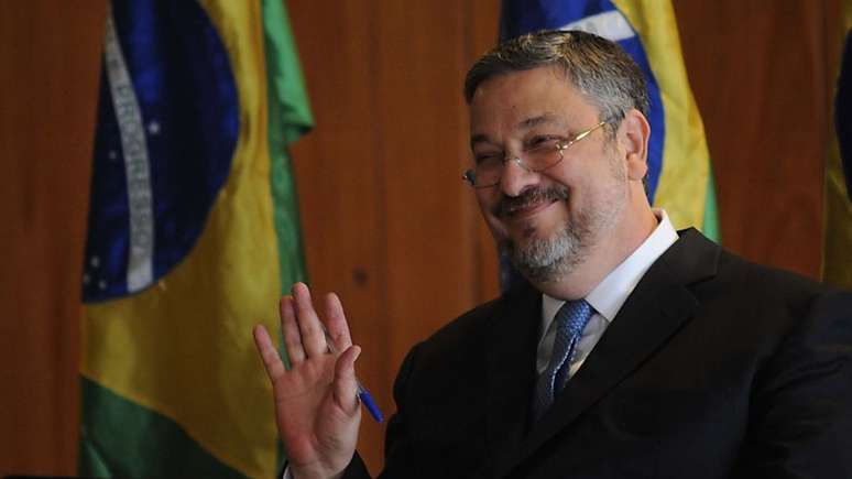 Palocci (foto) está preso desde setembro de 2016 na Superintendência da Polícia Federal em Curitiba (PR), mesmo lugar de detenção de Lula