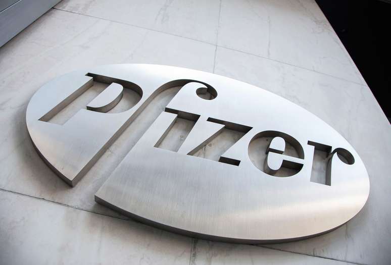 Logo da Pfizer na sede em Nova York 22/04/2014  REUTERS/Andrew Kelly