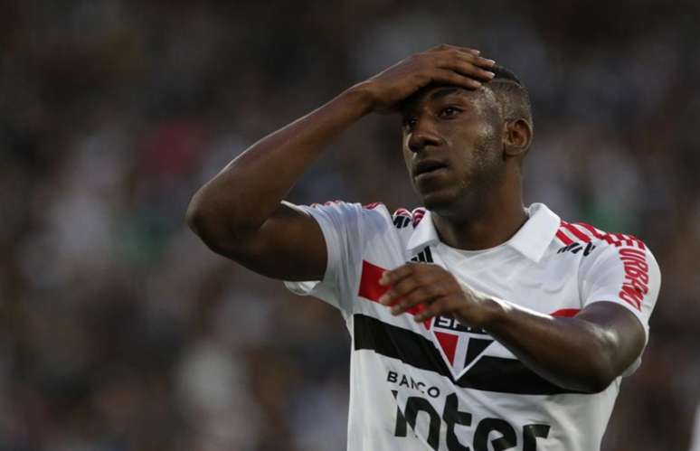 Atacante Gonzalo Carneiro lamenta chance perdida contra o Botafogo, no último fim de semana (Rubens Chiri/saopaulofc.net)