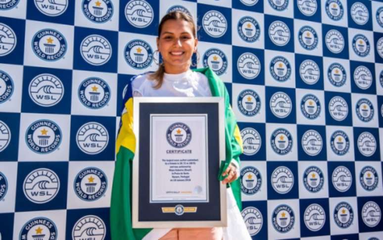 Maya Gabeira entra para o Guinness Book com maior onda já surfada