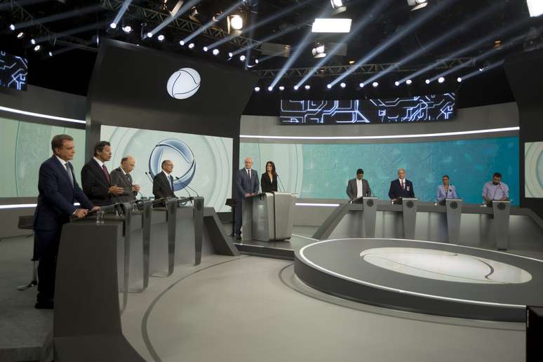 Candidatos durante o debate de presidenciáveis nas eleições 2018, promovido pela Record TV