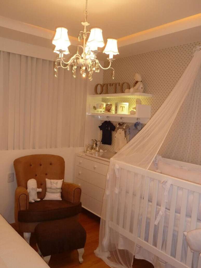 45- O mosqueteiro sobre o ber&ccedil;o decora e cria um ambiente delicado. Projeto: Ana de Angelo