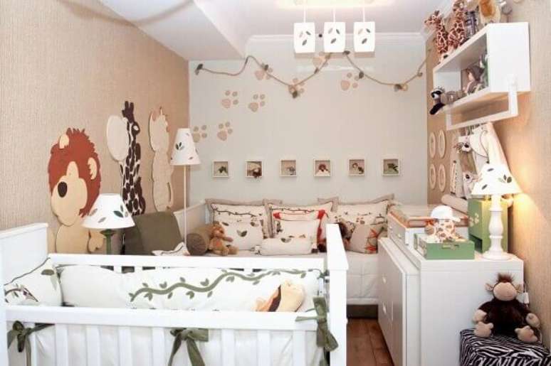 64- O tema de selva foi especialmente escolhido para a decoração de quarto de bebê masculino simples. Fonte: Ingasilbergbook