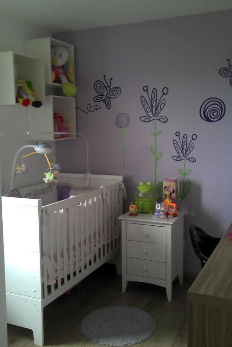 66- Na decora&ccedil;&atilde;o de quarto de beb&ecirc; masculino simples foram utilizados nichos e pinturas nas paredes. Projeto: Adriana Victorelli