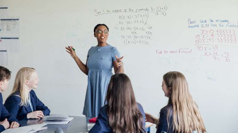 Países com melhor qualidade na educação têm em comum políticas de valorização das carreiras de professor. Alguns exemplos objetivos podem servir de inspiração ao Brasil.