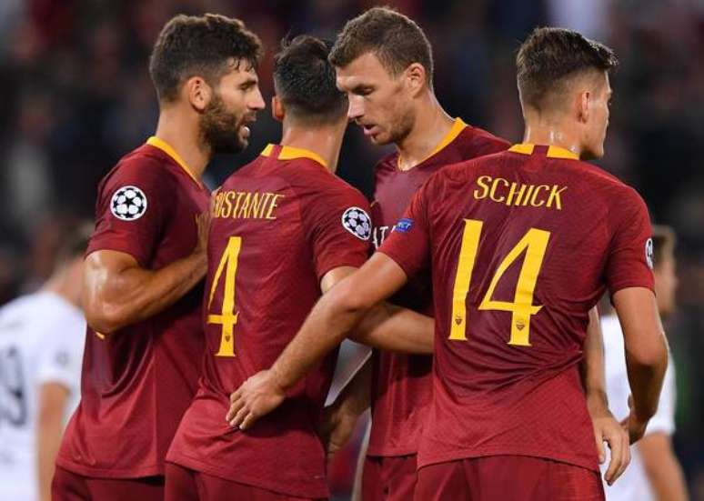 Com 3 de Dzeko, Roma goleia Viktoria Plzen na Champions