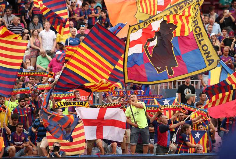 Torcida do Barcelona contra o Huesca
 2/9/2018     REUTERS/Albert Gea 