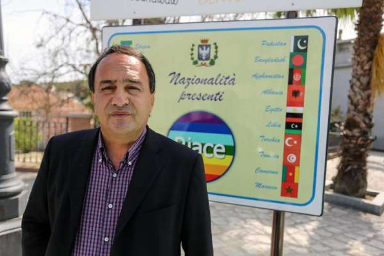 O prefeito de Riace, Domenico Lucano, prega acolhimento de migrantes