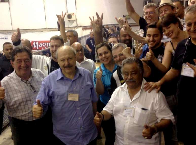 Peres comemora vitória nas urnas: sócios reprovaram os pedidos de impeachment contra ele (Foto: Lancepress)