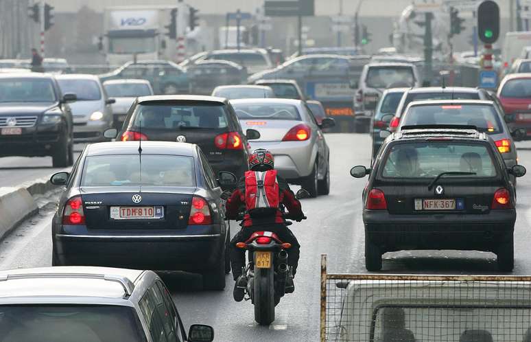 Carros em ruas de Bruxelas 07/02/2007 REUTERS/Yves Herman