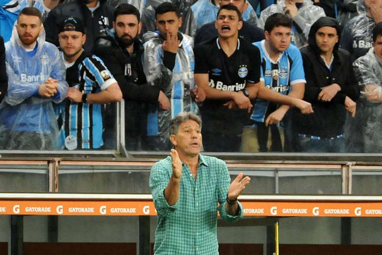 Renato Gaúcho não espera jogo fácil contra o River Plate, pela semifinal da Copa Libertadores; contra o experiente rival, o treinador gremista projeta uma "briga de cachorro grande"