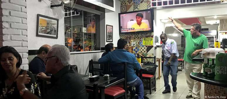 Jair Bolsonaro (PSL) aparece na TV durante entrevista