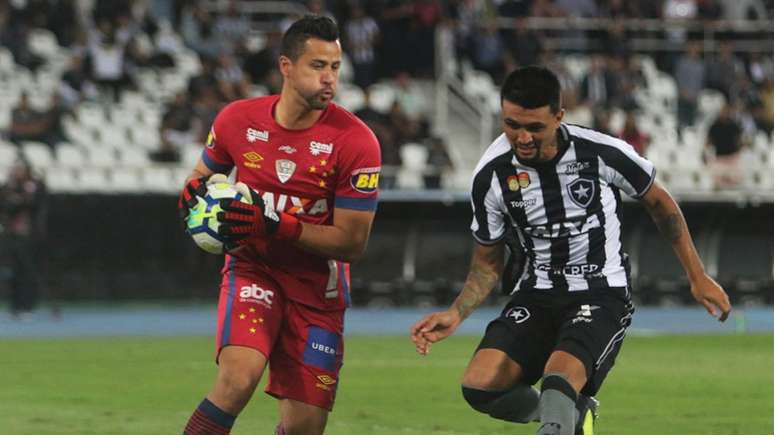 Fábio busca sua segunda semifinal na Liberadores. A primeira foi em 2009, quando o Cruzeiro também chegou à final e foi vice-campeão- Reginaldo Pimenta / Raw Image