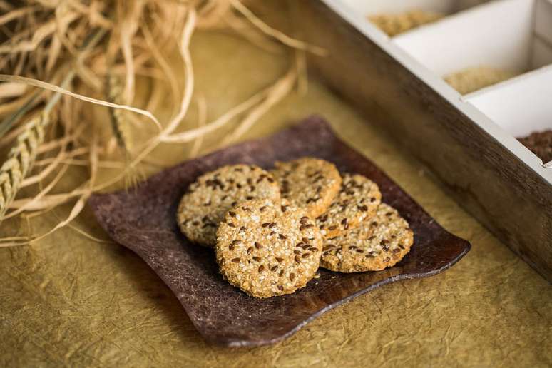Entenda por que biscoitos com grãos integrais e fibras podem ser bons aliados da alimentação