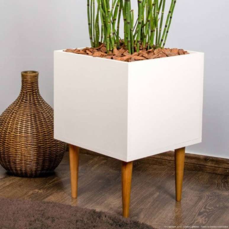 36. Cachepot com p&eacute;s palito. Foto de Lojas KD