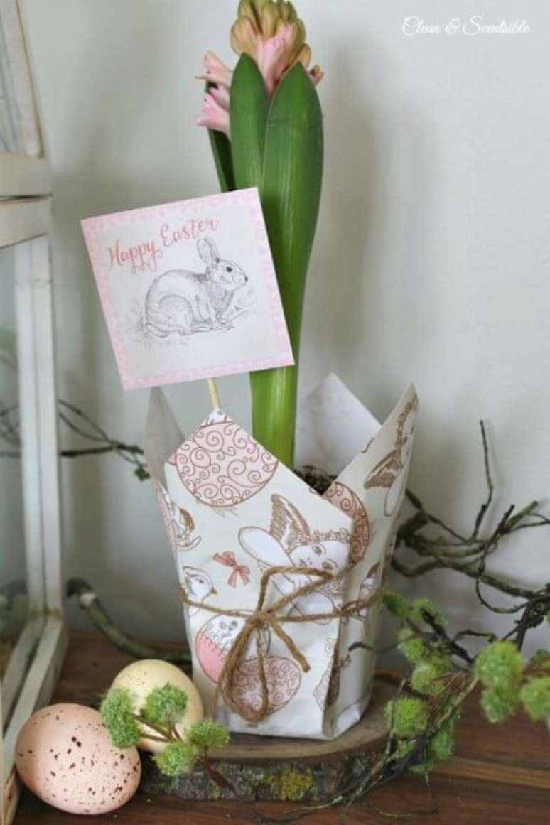 11. O cachepot de papel pode ser a embalagem perfeita para dar uma flor de presente. Foto de Disturber