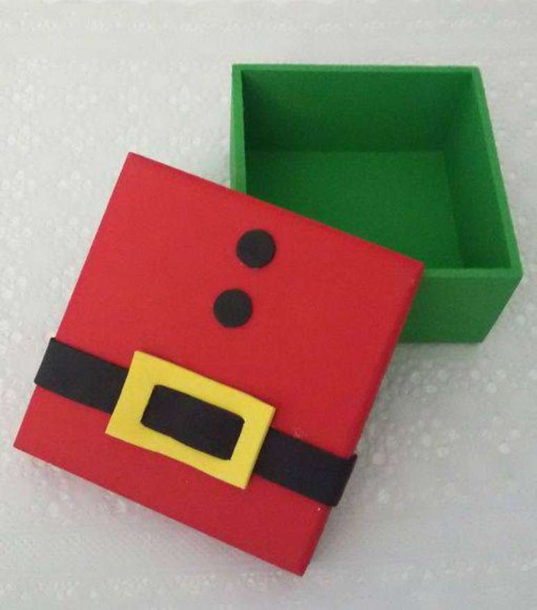 10- Fa&ccedil;a voc&ecirc; mesmo uma caixinha de lembrancinha de natal