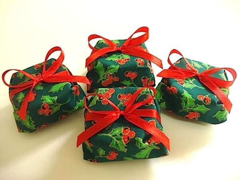 67- Lembrancinha de natal com p&atilde;o de mel embalado. Fonte: Segredos da Vov&oacute;