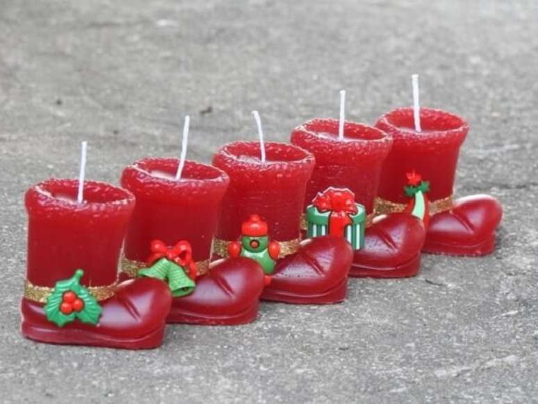69- Vela com formato de botinha vermelha é uma excelente ideia de lembrancinha de natal. Fonte: Viver com Criatividade