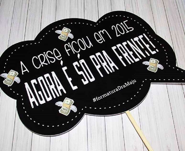 9. Modelo de plaquinha para formatura &ndash; Foto: Artesanei