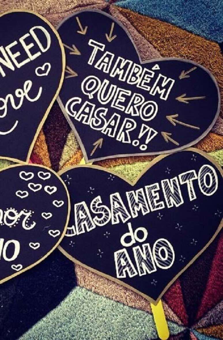 61. Plaquinhas de festa de casamento em formato de cora&ccedil;&atilde;o &ndash; Foto: Pinterest