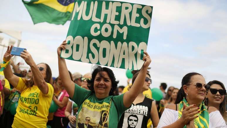 Entre o público feminino, Jair Bolsonaro tem 27% das intenções de voto, segundo pesquisa Datafolha