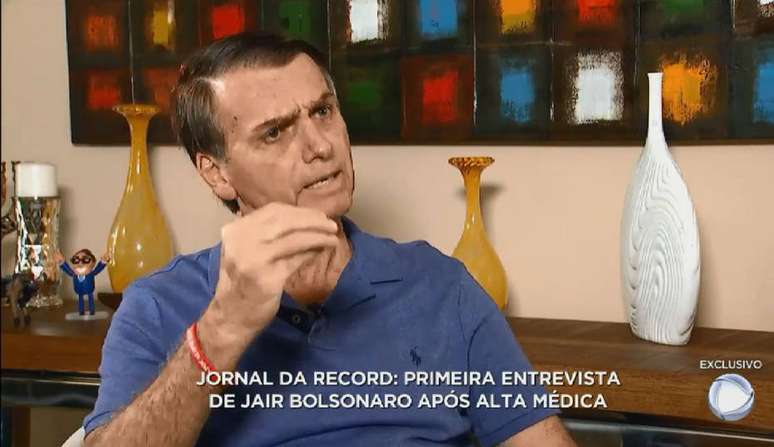 O candidato à Presidência do PSL, Jair Bolsonaro, em entrevista à Record