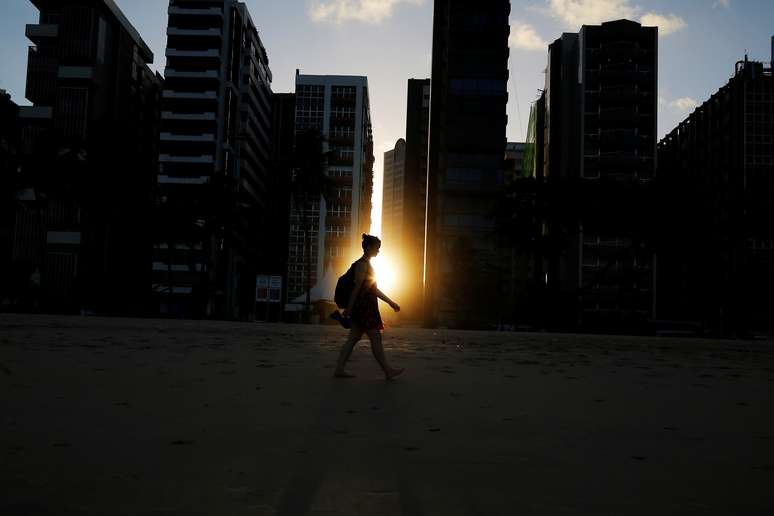 Sol se põe em praia no Brasil
10/06/2014
REUTERS/Brian Snyder