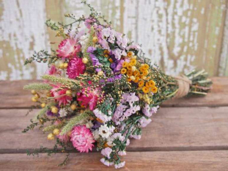31. Buquê de flores do campo coloridas. Foto de Pinterest